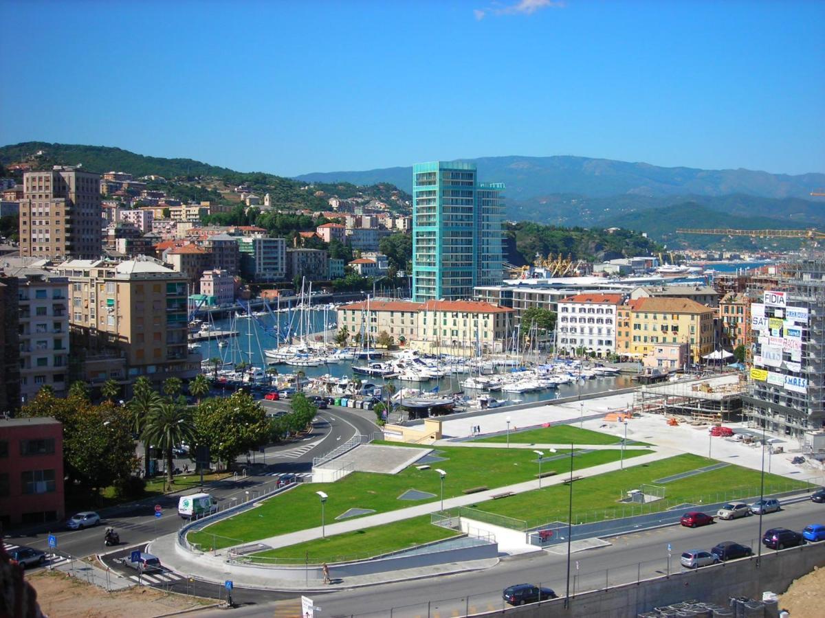 Appartamento Con Ac-Wi-Fi- Centro A 7 Min Savona Bagian luar foto